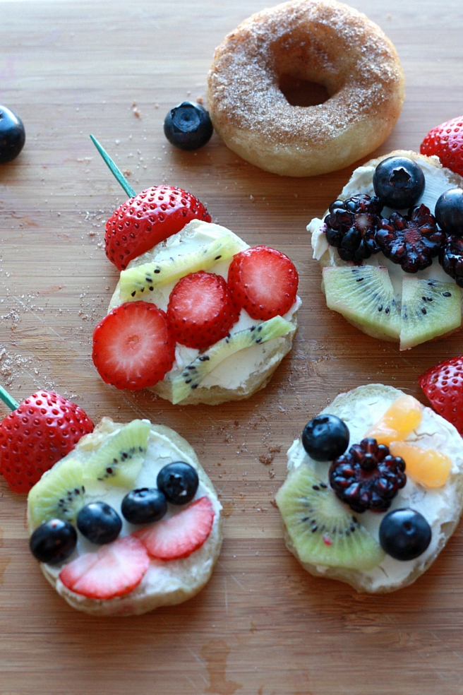 MINI CHRISTMAS BAGELS