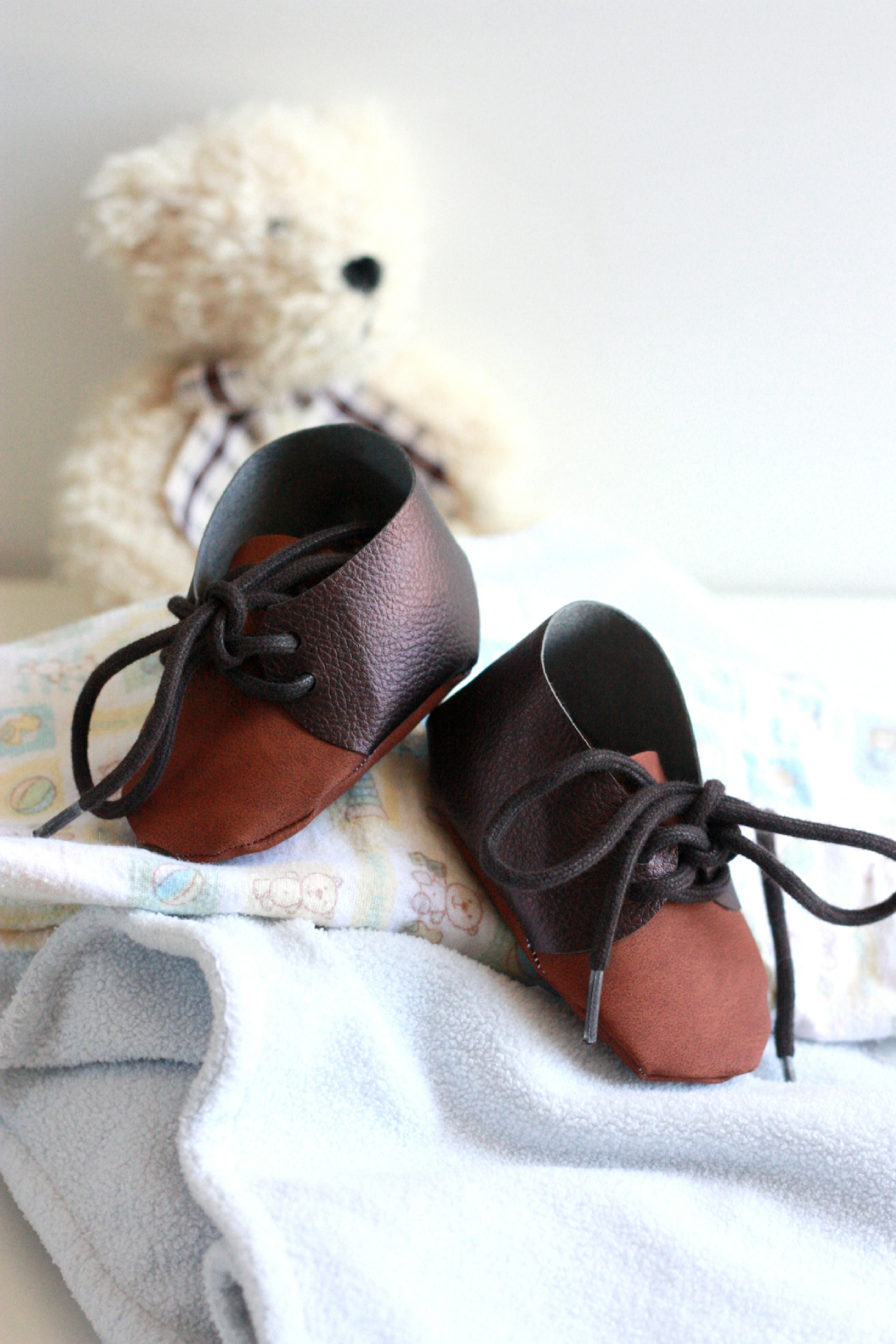 FAUX LEATHER BABY SHOES WITH CRICUT 