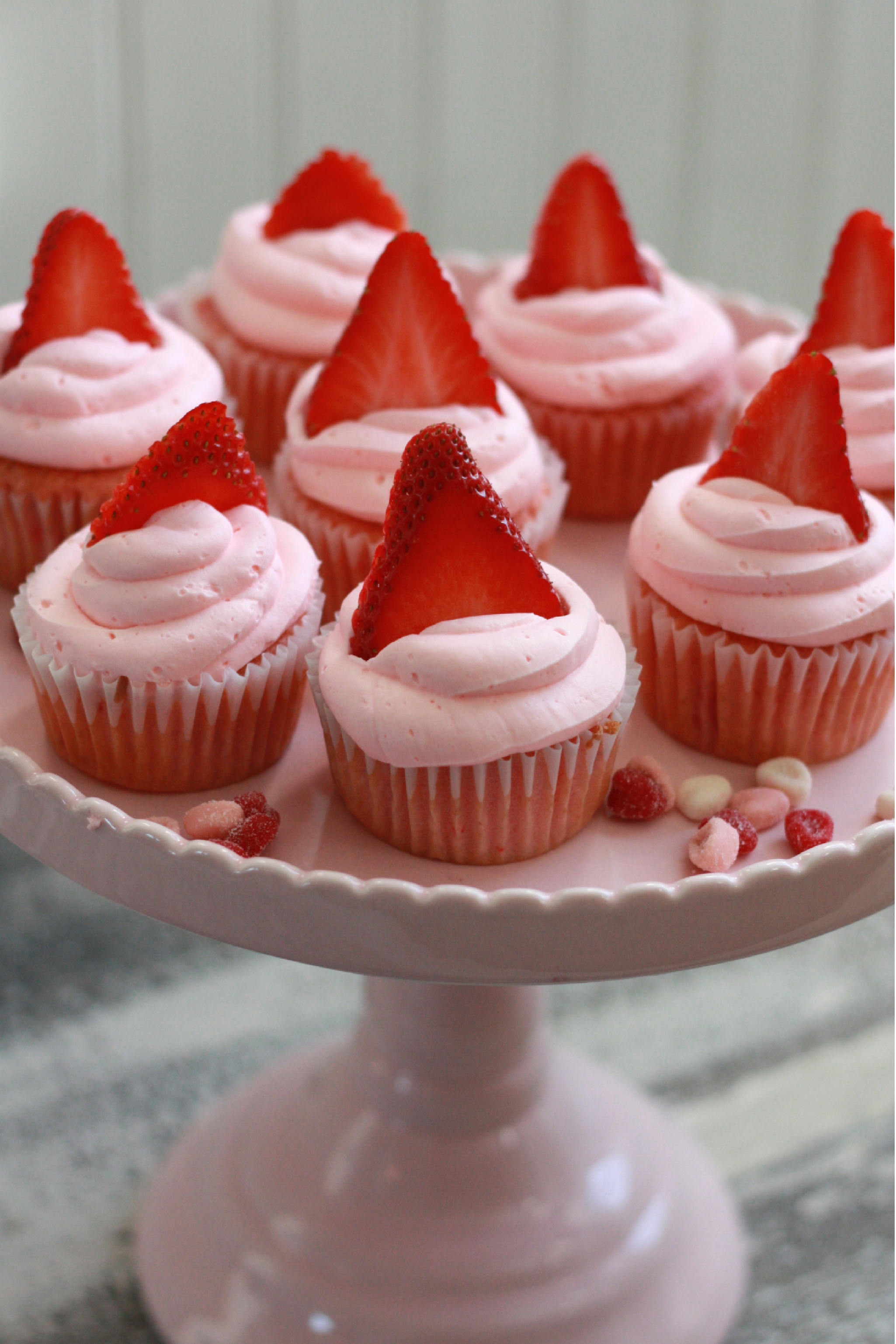 EASY STRAWBERRIES AND CREAM CUPCAKES | EVERYDAY JENNY